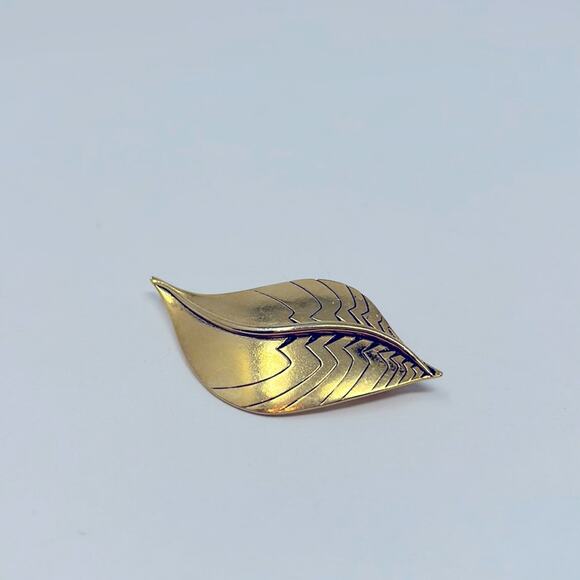 Laurel Burch Jewelry - Vintage Signed Laurel Burch Gold Tone Leaf Brooch Pin Size 1 1/4 inch
